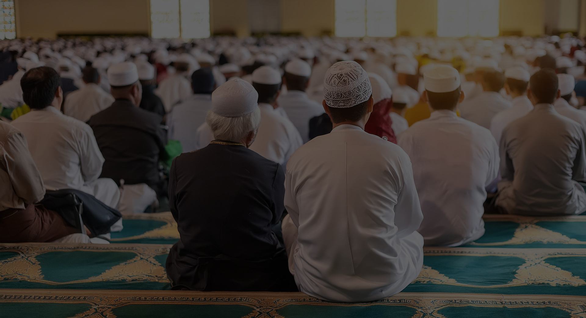 The congregation at Thunder Bay Masjid